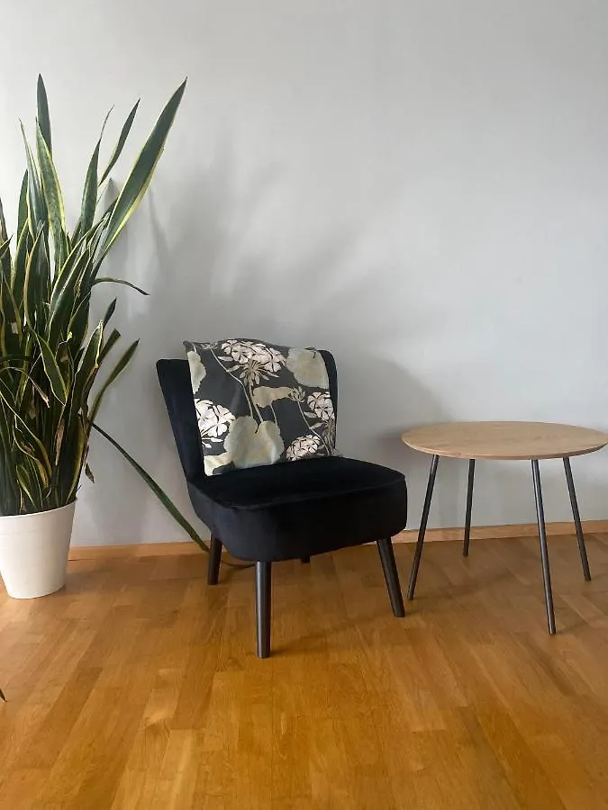 Grüne Stadtoase: Gartenwohnung mit Parkplatz Salzburg 0*,