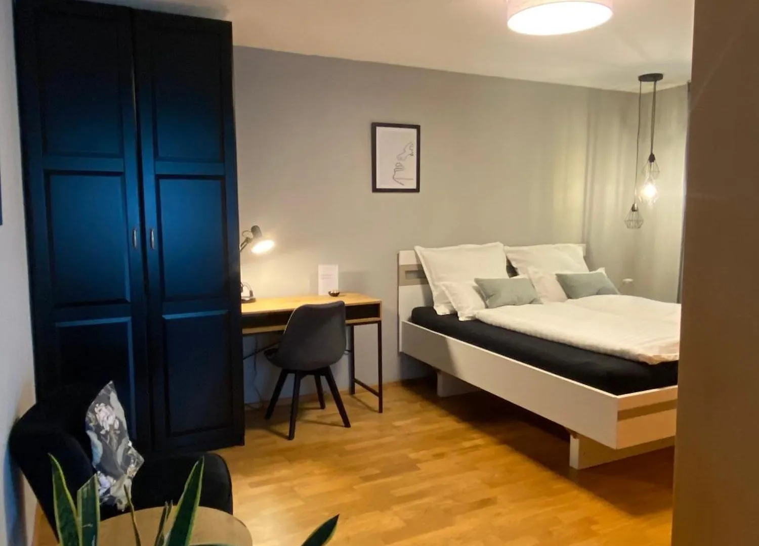 Grüne Stadtoase: Gartenwohnung mit Parkplatz Salzburg Apartment