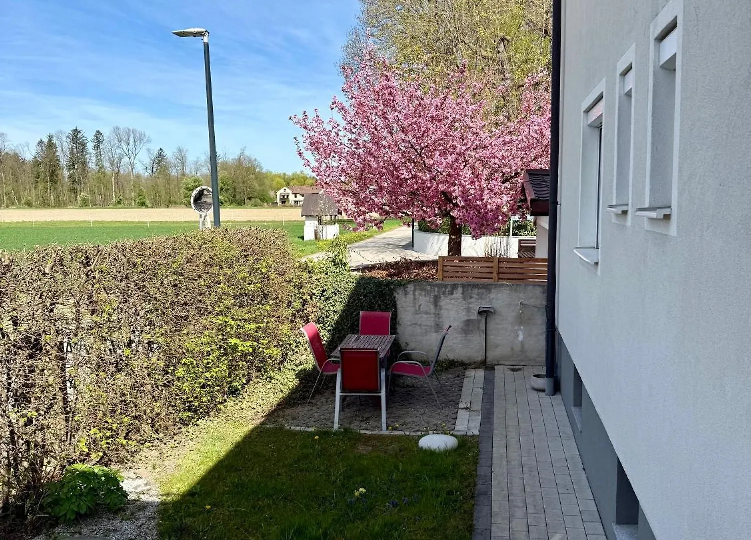 Grüne Stadtoase: Gartenwohnung mit Parkplatz Salzburg 0*,  Austria