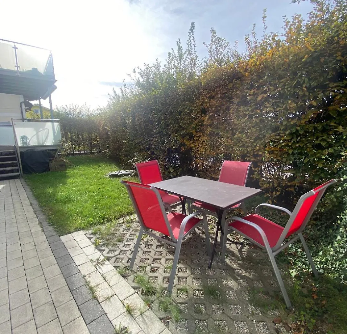 Wohnung Im Gruenen Am Stadtrand, 50 M2, Eigener Garten Mit Terrasse, Eigener Eingang, Kostenloses Parken Solnohrad Apartmán